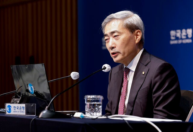 물가 잡자니 가계빚 2000조…한은 ‘백투백 금리 인상’ 딜레마