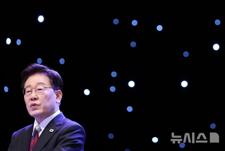 李 대통령, 부동산·증시 등 민생 현안 속도…김민석 선출 계기 지지율 회복할까