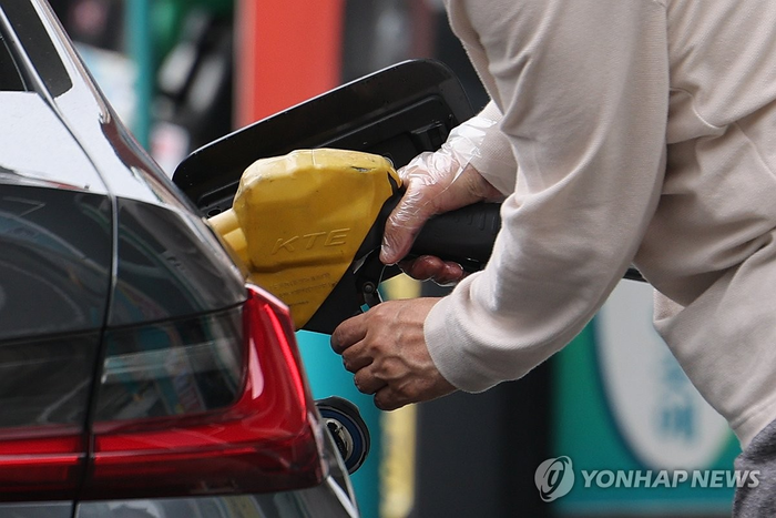 국제유가 불안한데 “물가가 더 불안”…석유 최고가 결국 9차 동결