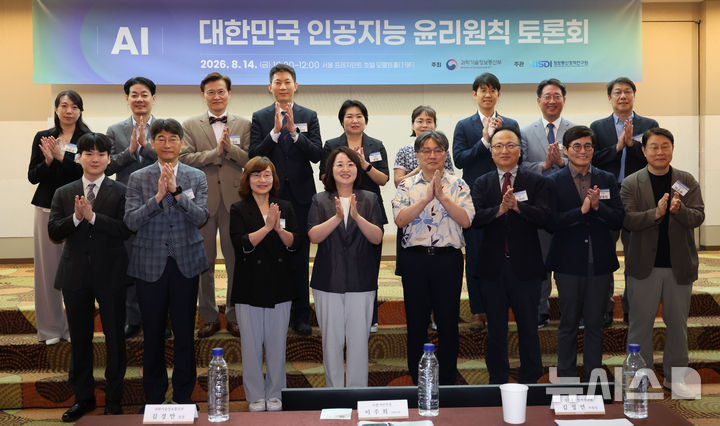 AI 규제 대신 선택한 ‘자율 규범’, 우리 일상과 비즈니스에 바뀔 점들
