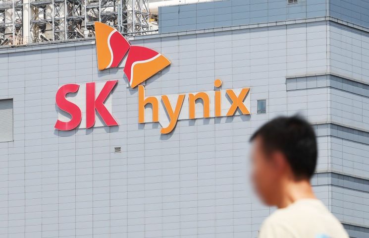 SK하이닉스, 실적은 최고인데 왜 ‘투자 10대 종목’에서 빠졌을까?