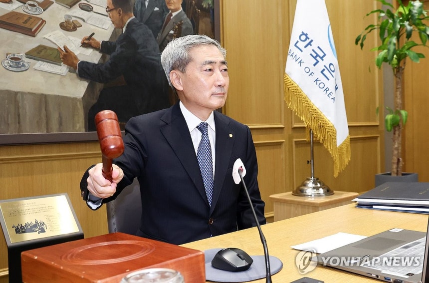 기준금리 연속 인상에 주택 거래 더 위축…"집값 하락은 제한적"