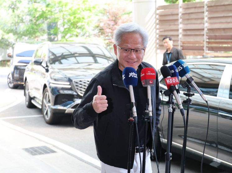 엔비디아, AI 모델 개발로 영토 확장…서버 가격 15% 인상 예고