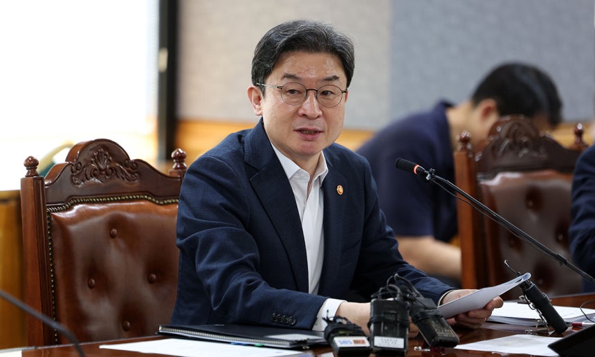 금융위원장 “부동산 대책 자금지원 총력을”… 주담대 숨통 언제 트일까