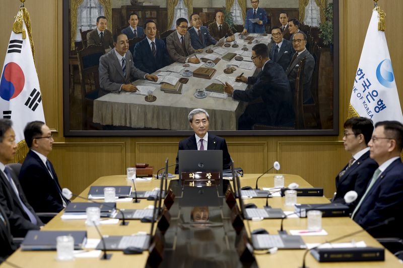 8월 금리 '백투백 인상' 촉각…성장·집값 vs 환율·물가