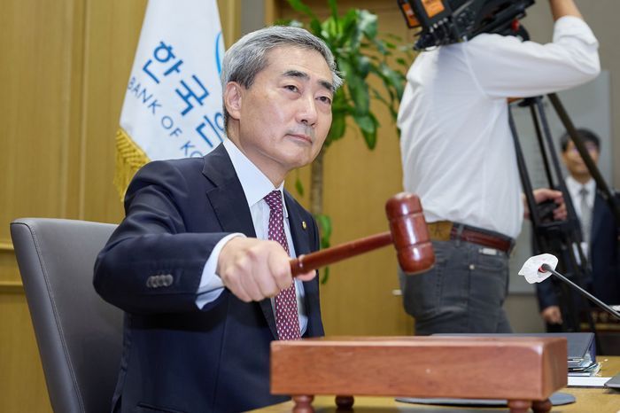 반도체 호조·물가 압력…한은, '8월 vs 10월' 인상 시기 고심