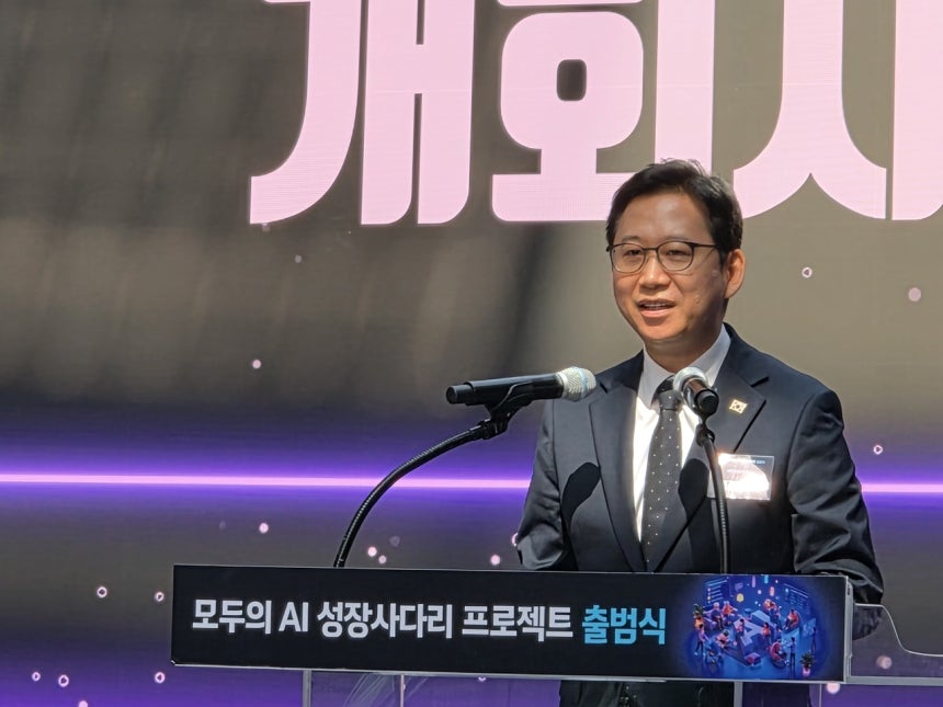 전 국민 무료로 AI…‘모두의 AI’ 사업자, SKT·카카오·KT ‘선정’