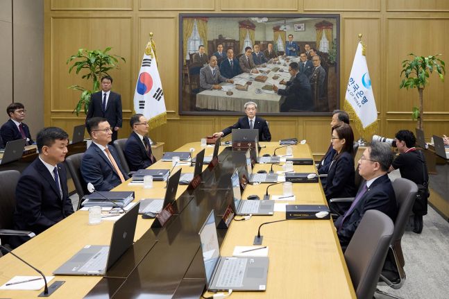 가계빚·근원물가에 '연속 긴축'…한은, 기준금리 3.00%로 인상