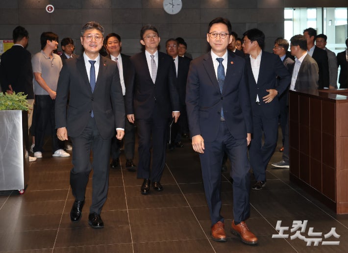배경훈 "메가 프로젝트, AI 상용화 고속도로 만드는 것"[한판승부]
