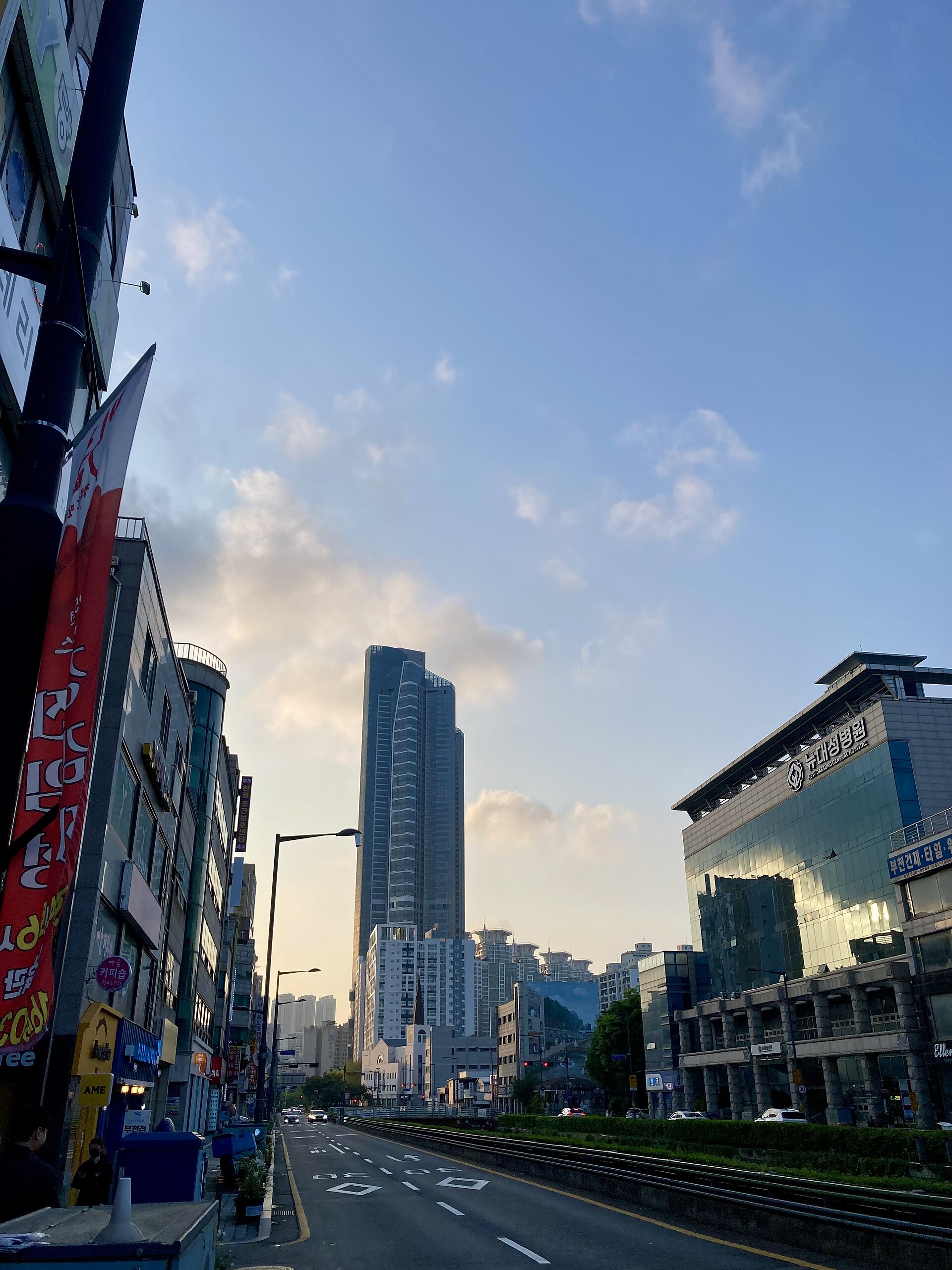 부천 심곡천과 도심 주거지역 전경