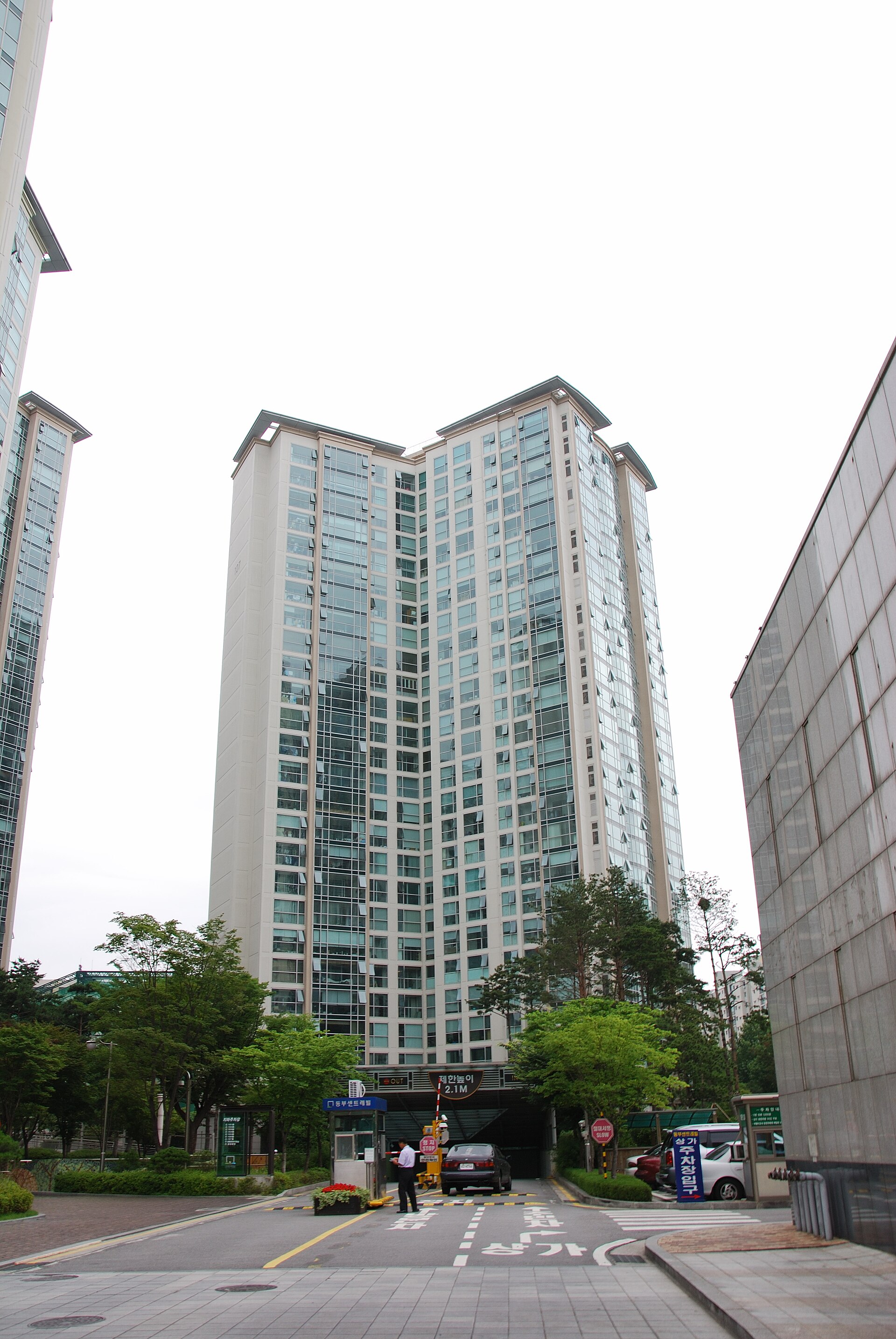서울 대치동 아파트 단지 참고 이미지 - Wikimedia Commons, Public Domain