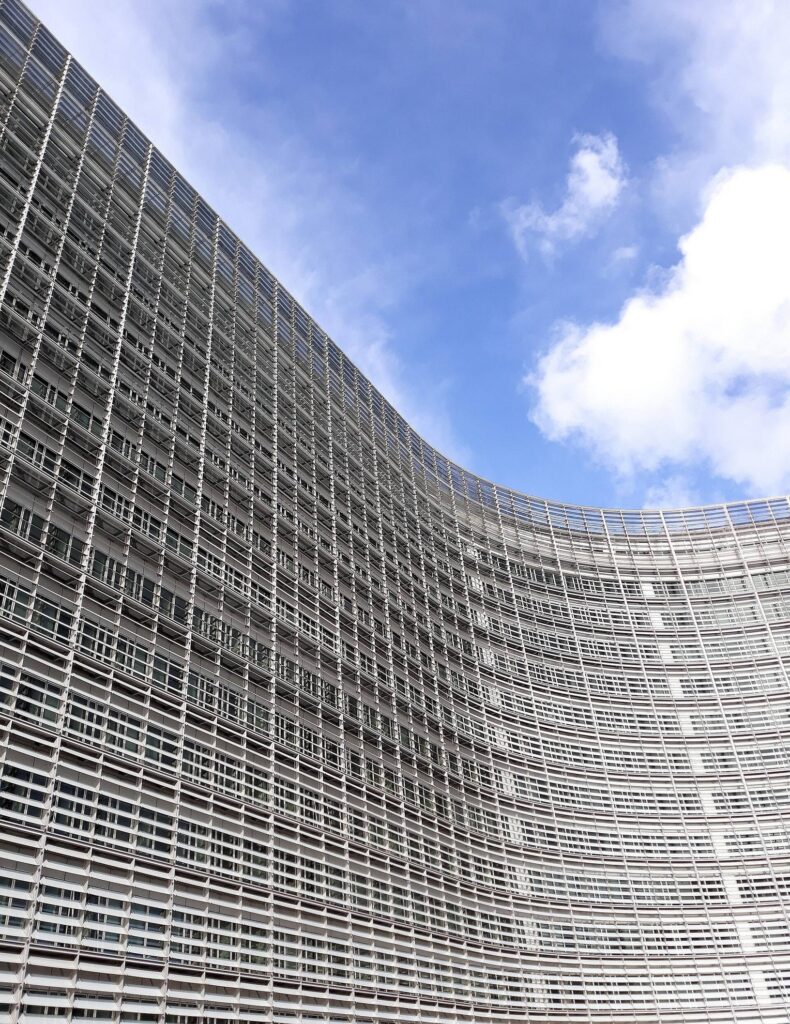 EU 공공조달 2.5조유로 시장 ‘유럽 우대’ 개편안…한국 기업이 봐야 할 50% EU산 기준