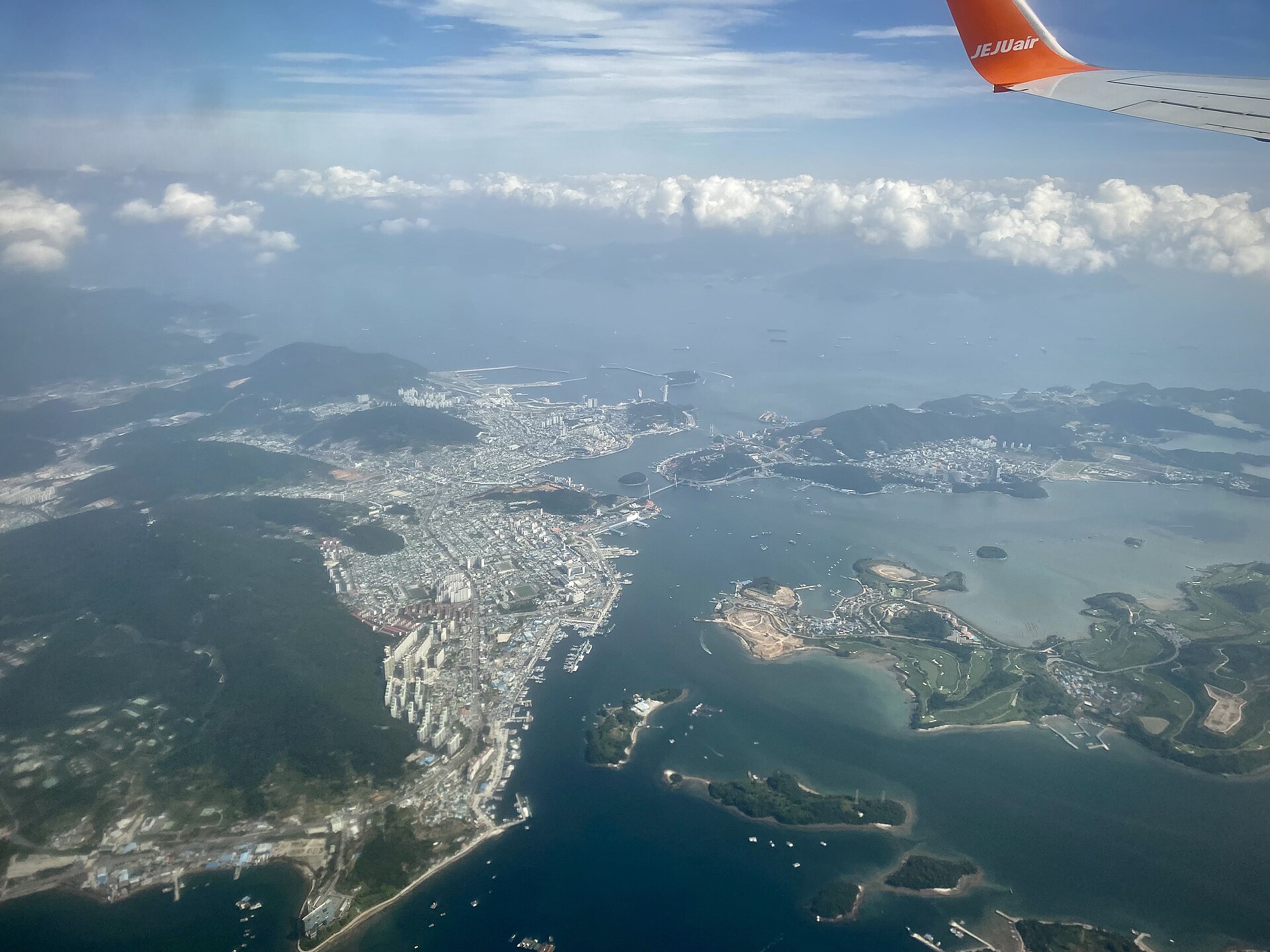 전남 여수와 주변 섬을 내려다본 항공 전경