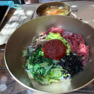 진주 중앙시장 비빔밥 맛집 천황식당, 육회비빔밥과 석쇠불고기 한 상