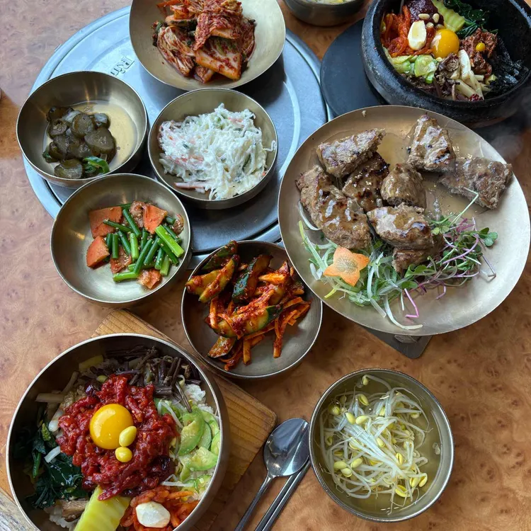 전주 비빔밥 맛집 고궁 전주본점, 놋그릇·돌솥·육회 중 고르는 법