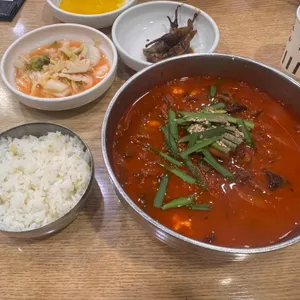 동화가든 짬뽕순두부 상차림