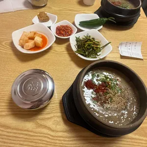 우진해장국 상차림