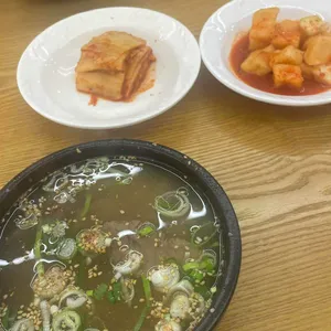 나주곰탕 노안집 방문자 음식 장면