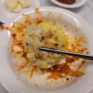 대광식당 전 메뉴 식사 장면