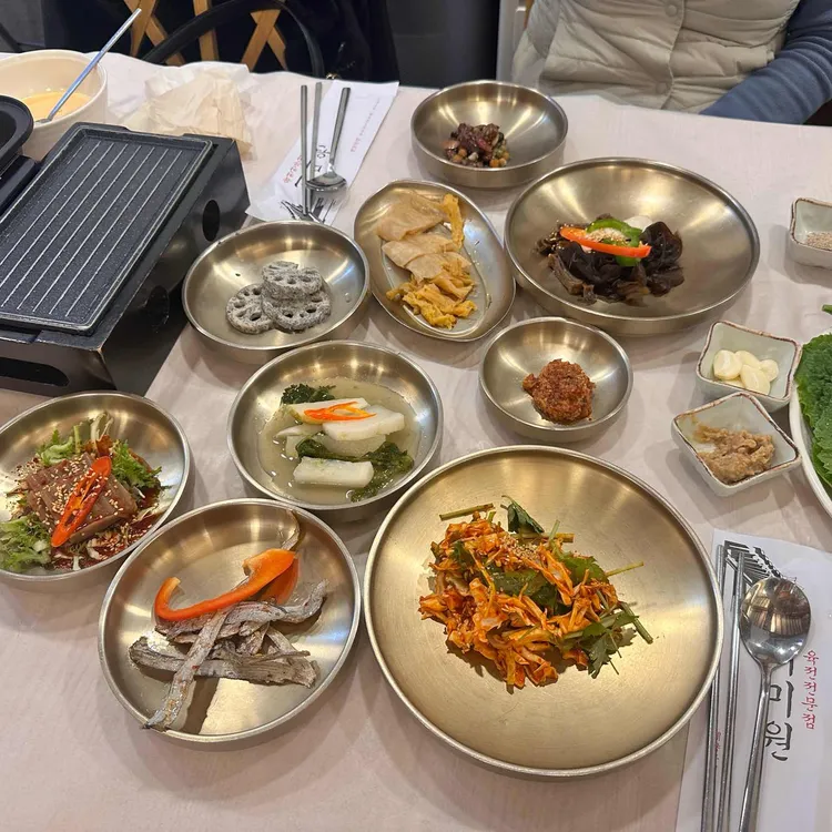 미미원 반찬과 식사 상차림
