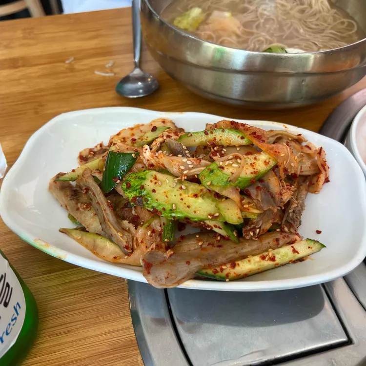 평래옥 냉면과 닭무침 상차림