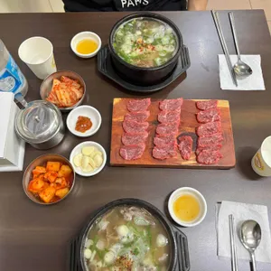 대전 유성 국밥 맛집 태평소국밥, 소국밥과 육사시미를 같이 보는 한 끼