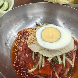 비빔밀면 고명과 양념