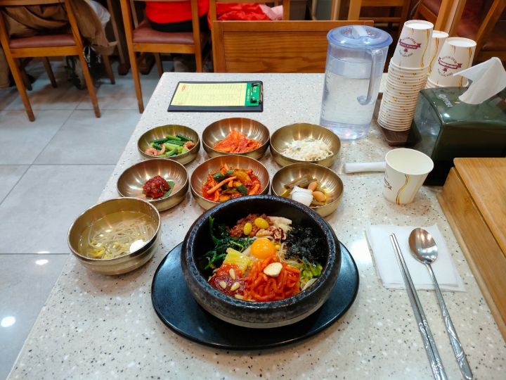 고궁 전주본점 돌솥 비빔밥 상차림