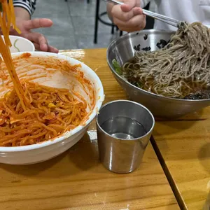 베테랑 쫄면과 소바 메뉴