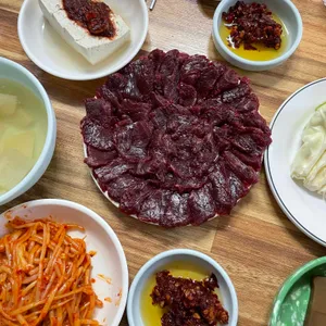 왕거미식당 뭉티기 한 상