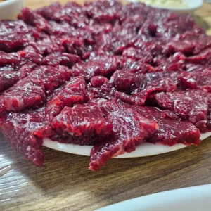 뭉티기 고기 결 클로즈업