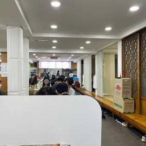 매장 안쪽 좌석 흐름