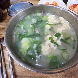 강릉 중앙시장 국밥 맛집 광덕식당, 소머리국밥과 수육으로 채우는 아침
