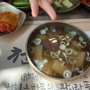 비빔밥과 곁들이는 국