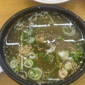 나주곰탕 노안집 방문자 식사 장면