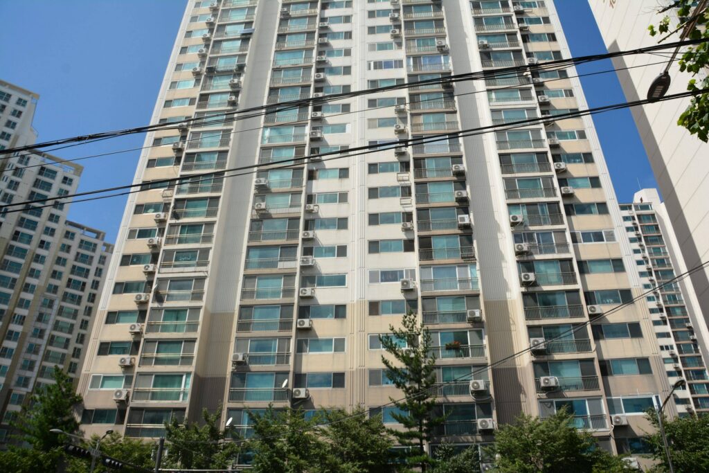 서울 중형 아파트 월세 비중 44.8%…전세 거래 37.3% 감소의 의미